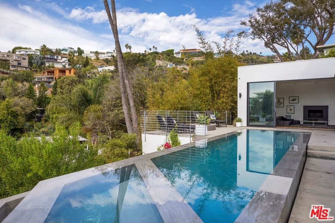 1517 Oriole Ln - Photo 5 of 43