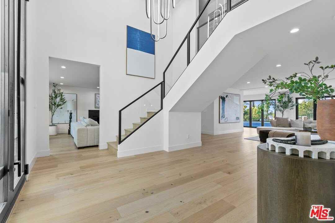 18101 Green Meadow Dr - Photo 3 of 50