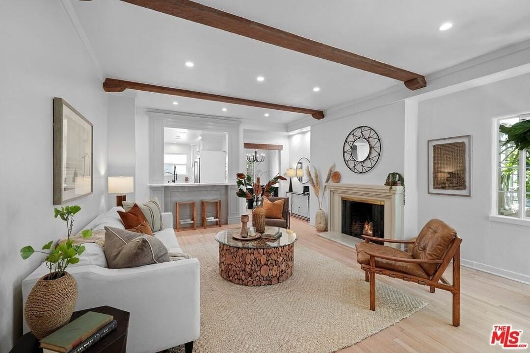 9677 Charleville Blvd - Photo 5 of 33