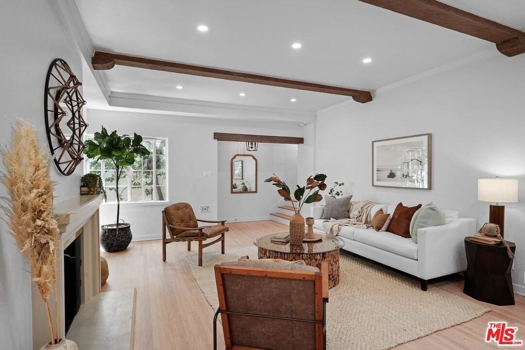 9677 Charleville Blvd - Photo 7 of 33