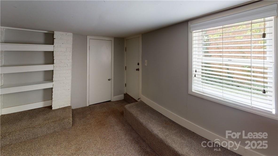 428 Hawthorne Ln Apt 9 #9 - Photo 4 of 12