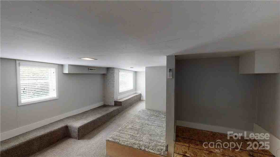 428 Hawthorne Ln Apt 9 #9 - Photo 6 of 12