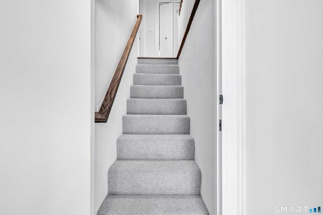 315 Main St - Photo 4 of 22