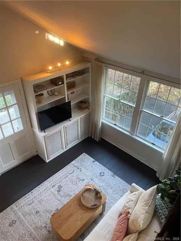 87B Red Coat Rd - Photo 3 of 17