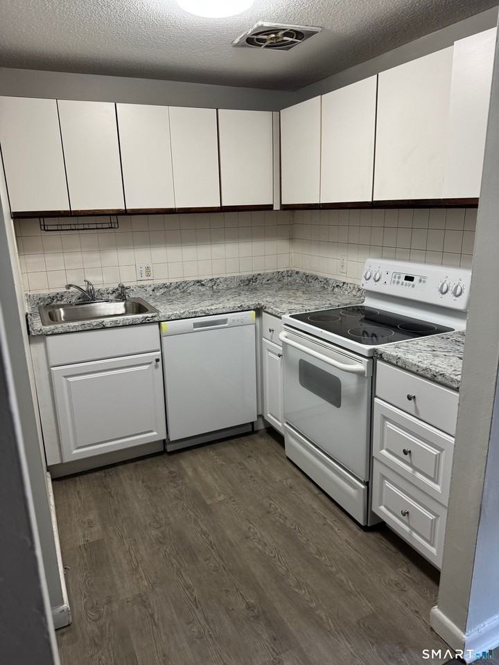 32 Burgundy Hill Ln #32 - Photo 6 of 13