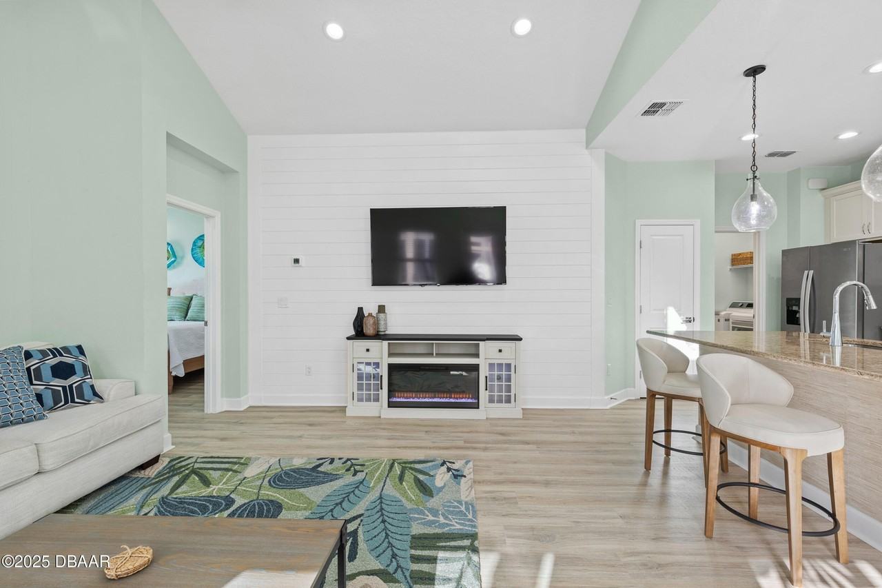 569 Daiquiri Pl - Photo 7 of 46