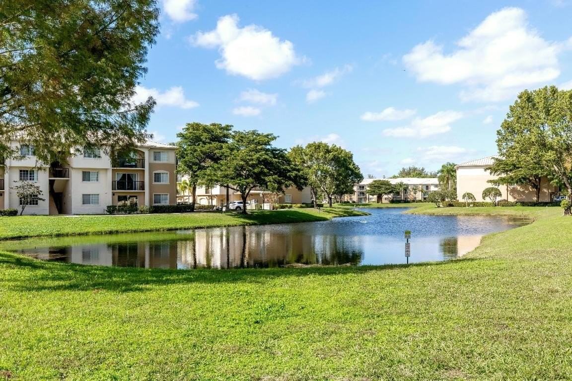 1100 Crestwood Ct S - Photo 3 of 11