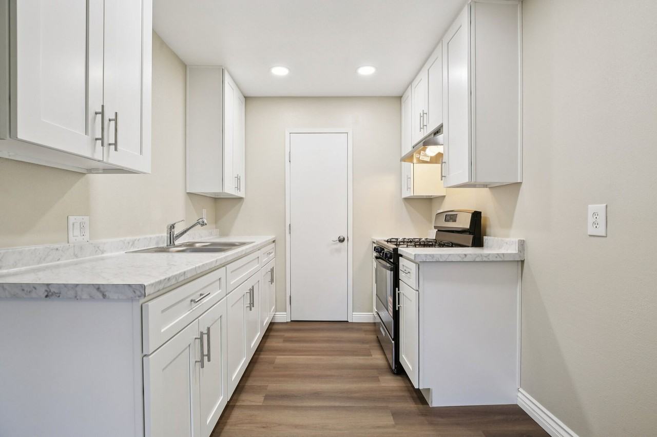 North Pointe Villas - Photo 6 of 28