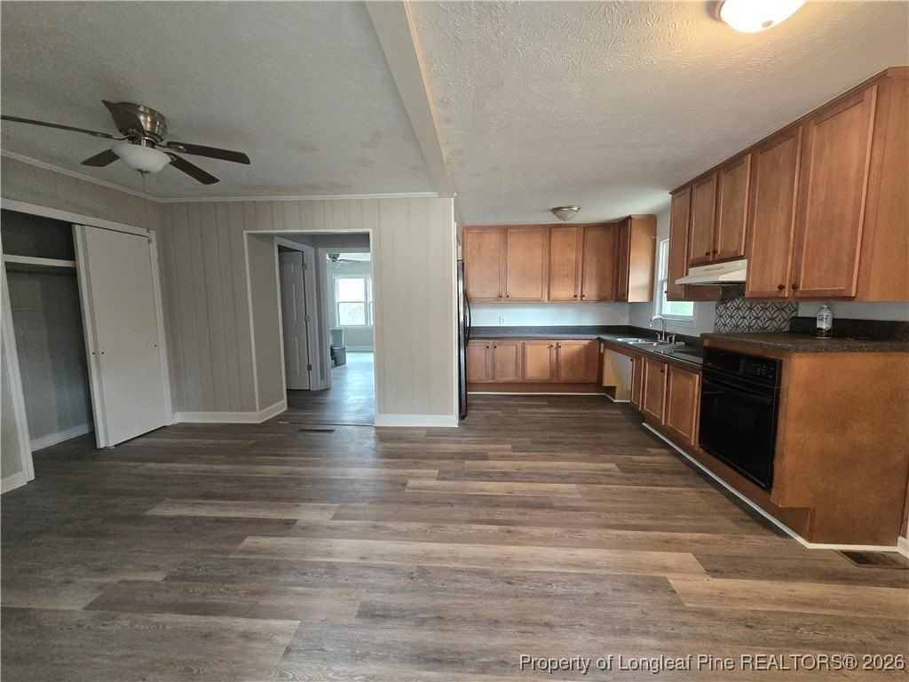 1606 Gilmore St - Photo 6 of 29