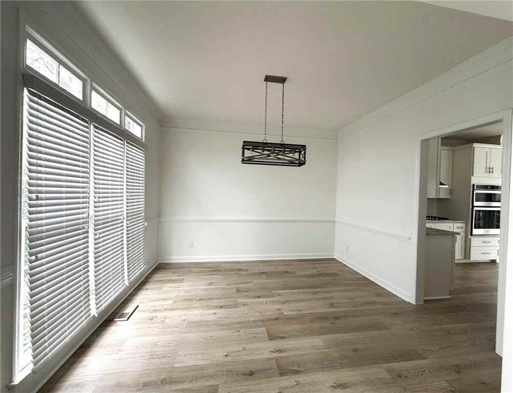 4865 Chesterfield Ct - Photo 3 of 28