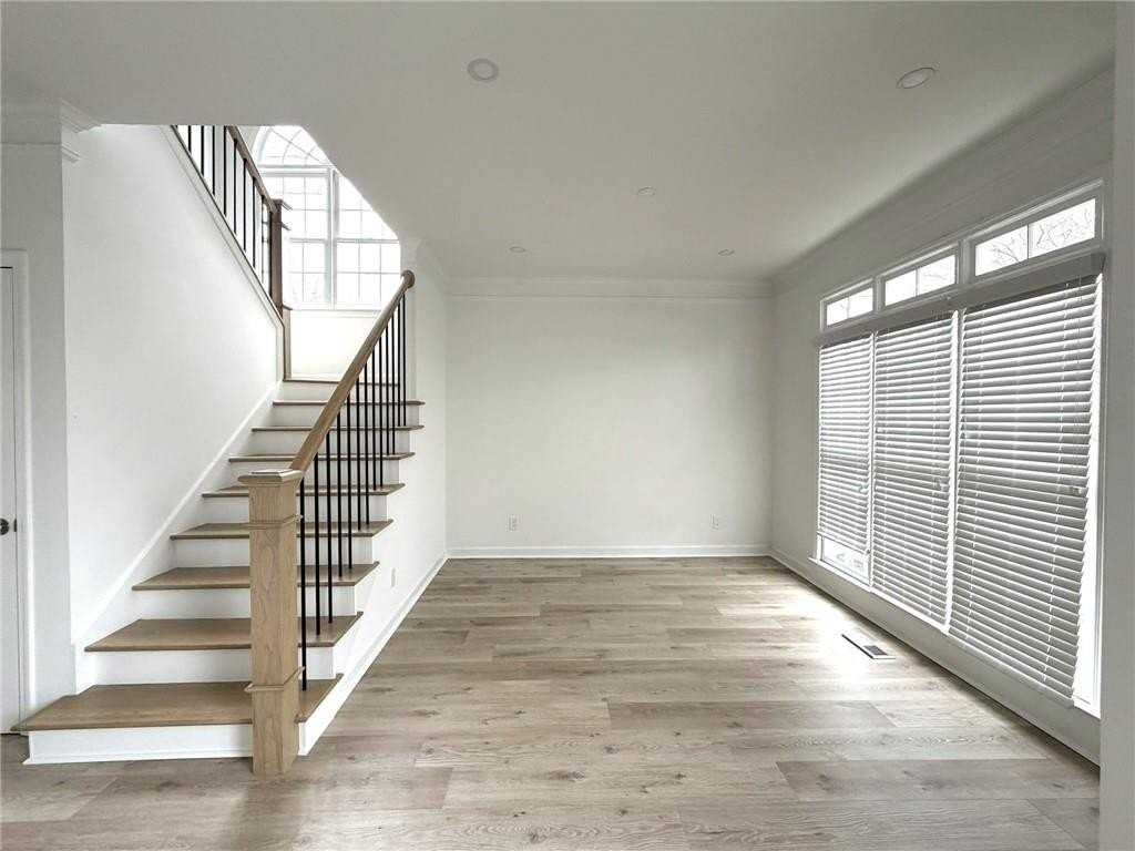 4865 Chesterfield Ct - Photo 4 of 28