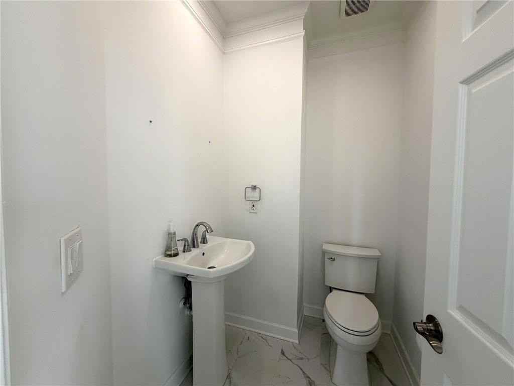 4865 Chesterfield Ct - Photo 6 of 28