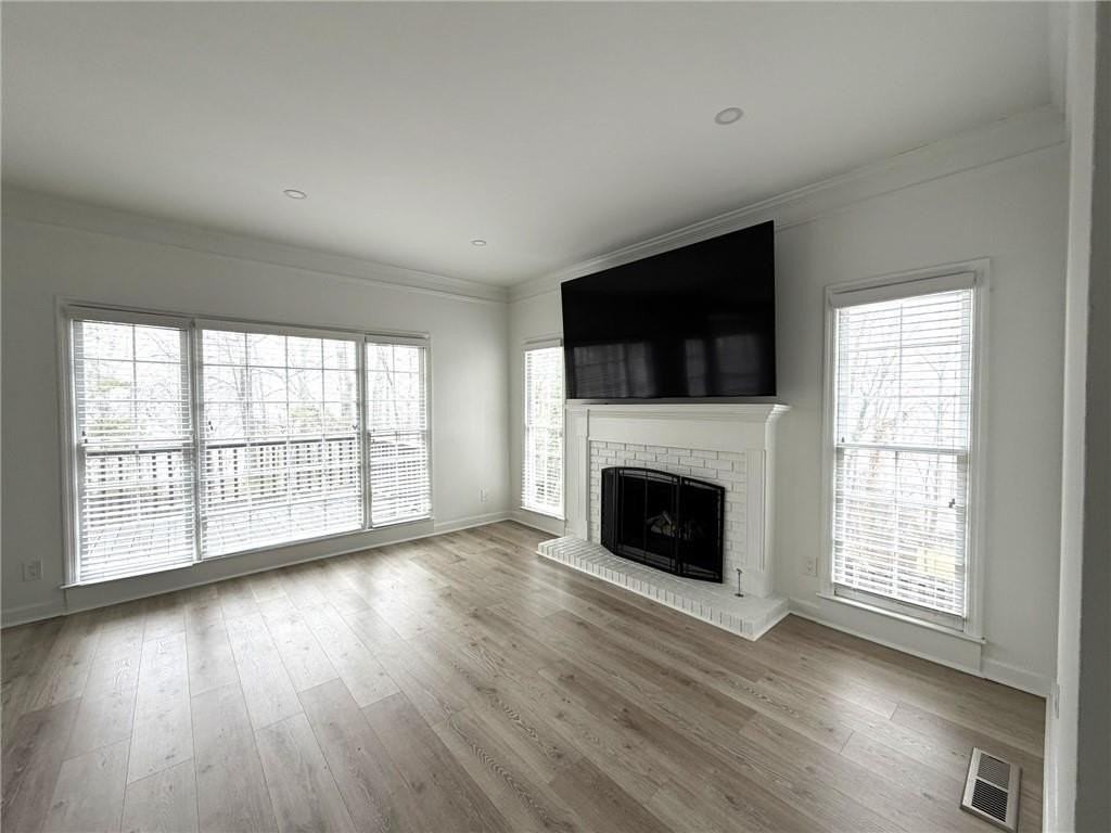 4865 Chesterfield Ct - Photo 7 of 28