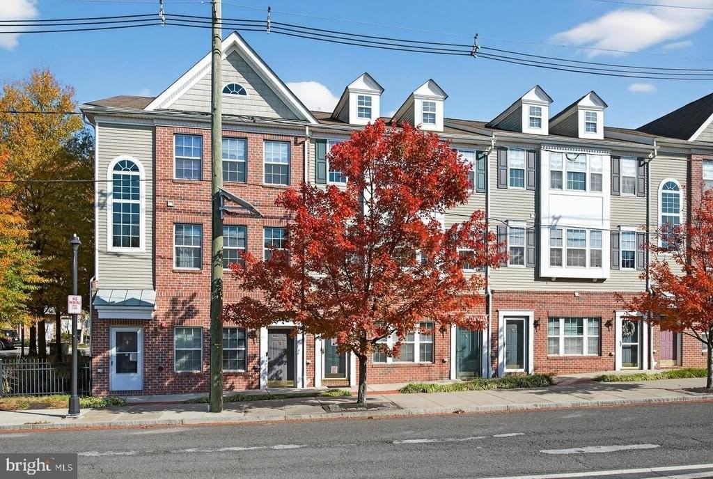 1062 Lamberton St - Photo 2 of 19