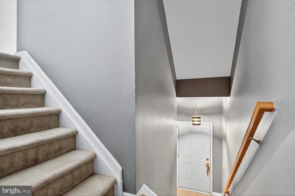 1062 Lamberton St - Photo 5 of 19