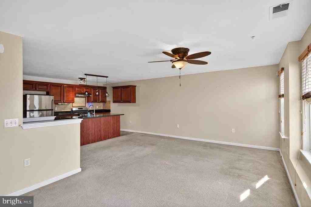 1062 Lamberton St - Photo 7 of 19