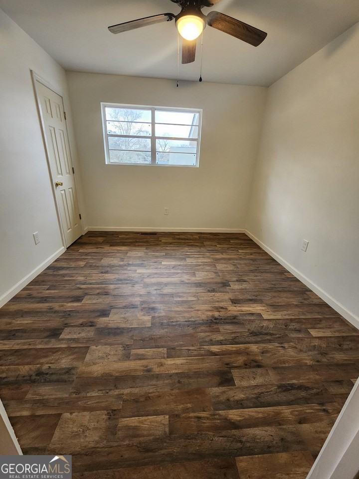 514 Benson St - Photo 5 of 9