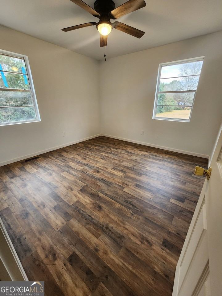 514 Benson St - Photo 6 of 9