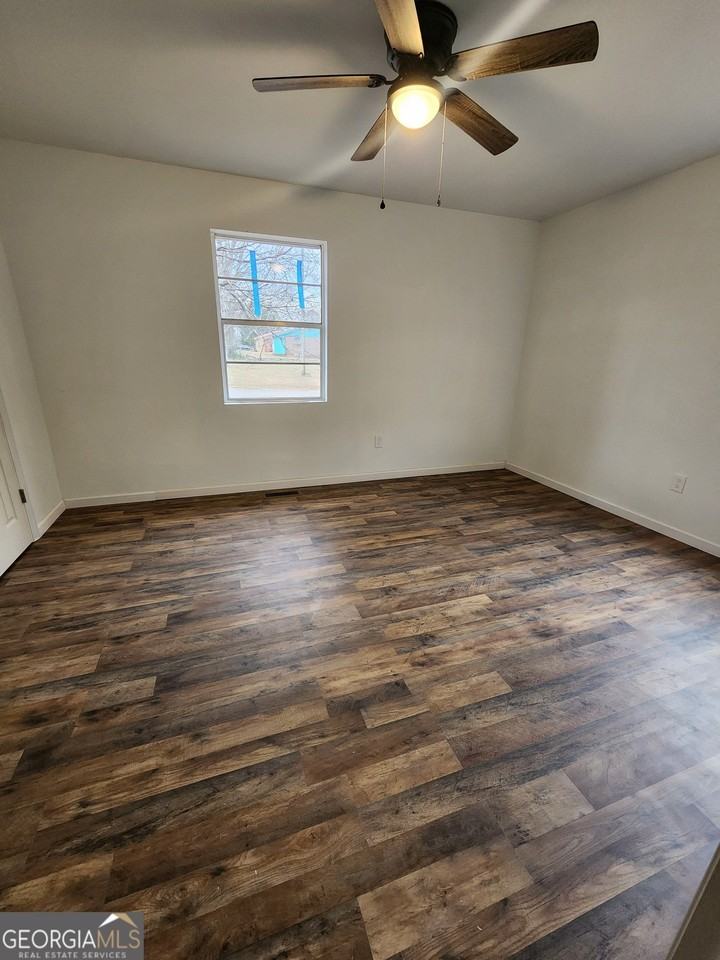 514 Benson St - Photo 7 of 9