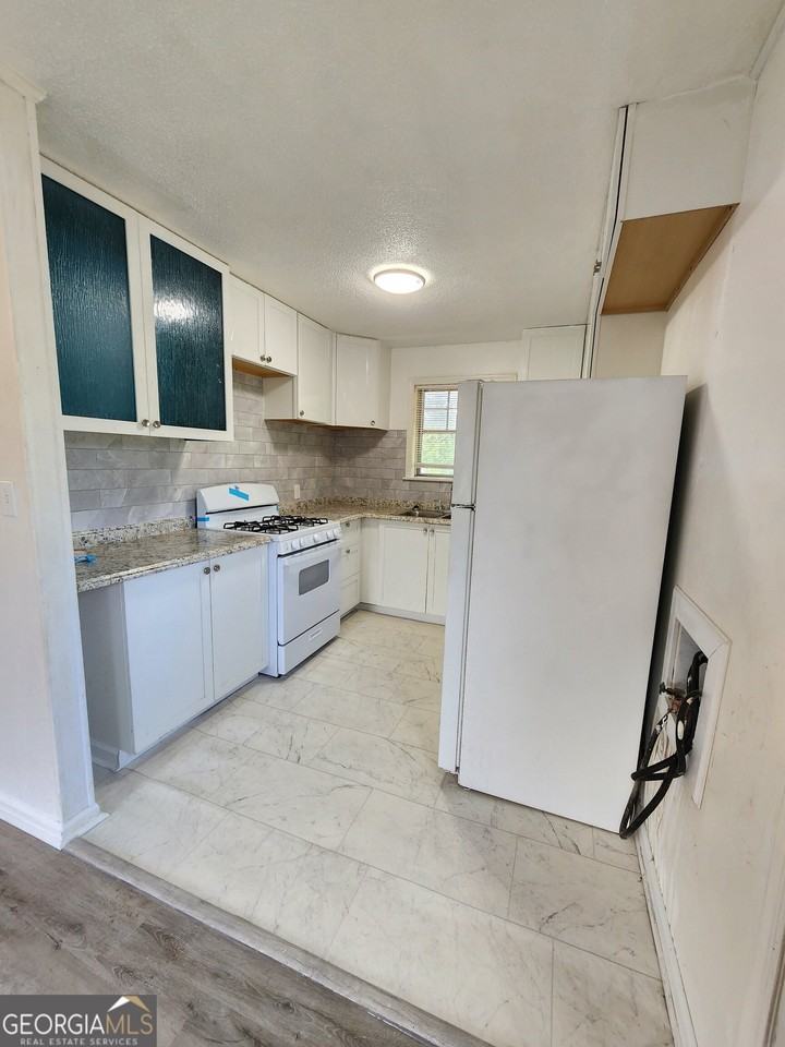 318 Tate St - Photo 2 of 8