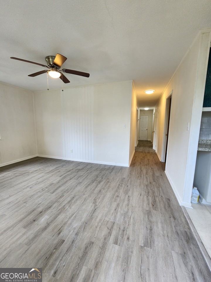 318 Tate St - Photo 4 of 8