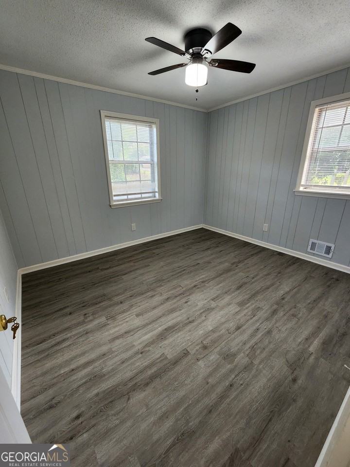 318 Tate St - Photo 7 of 8