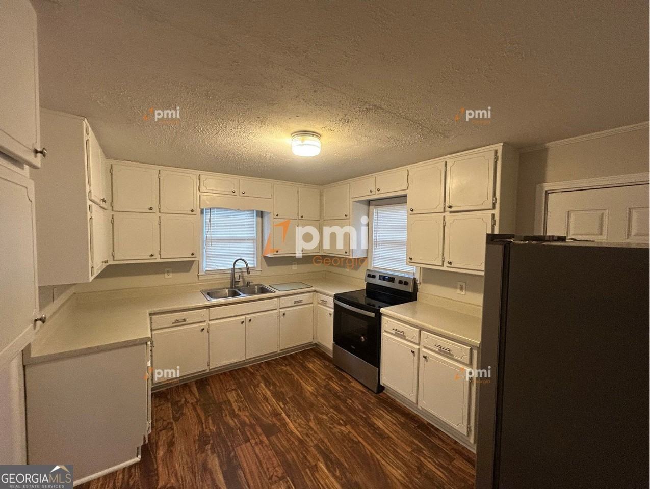 1463 Beatty St - Photo 2 of 9