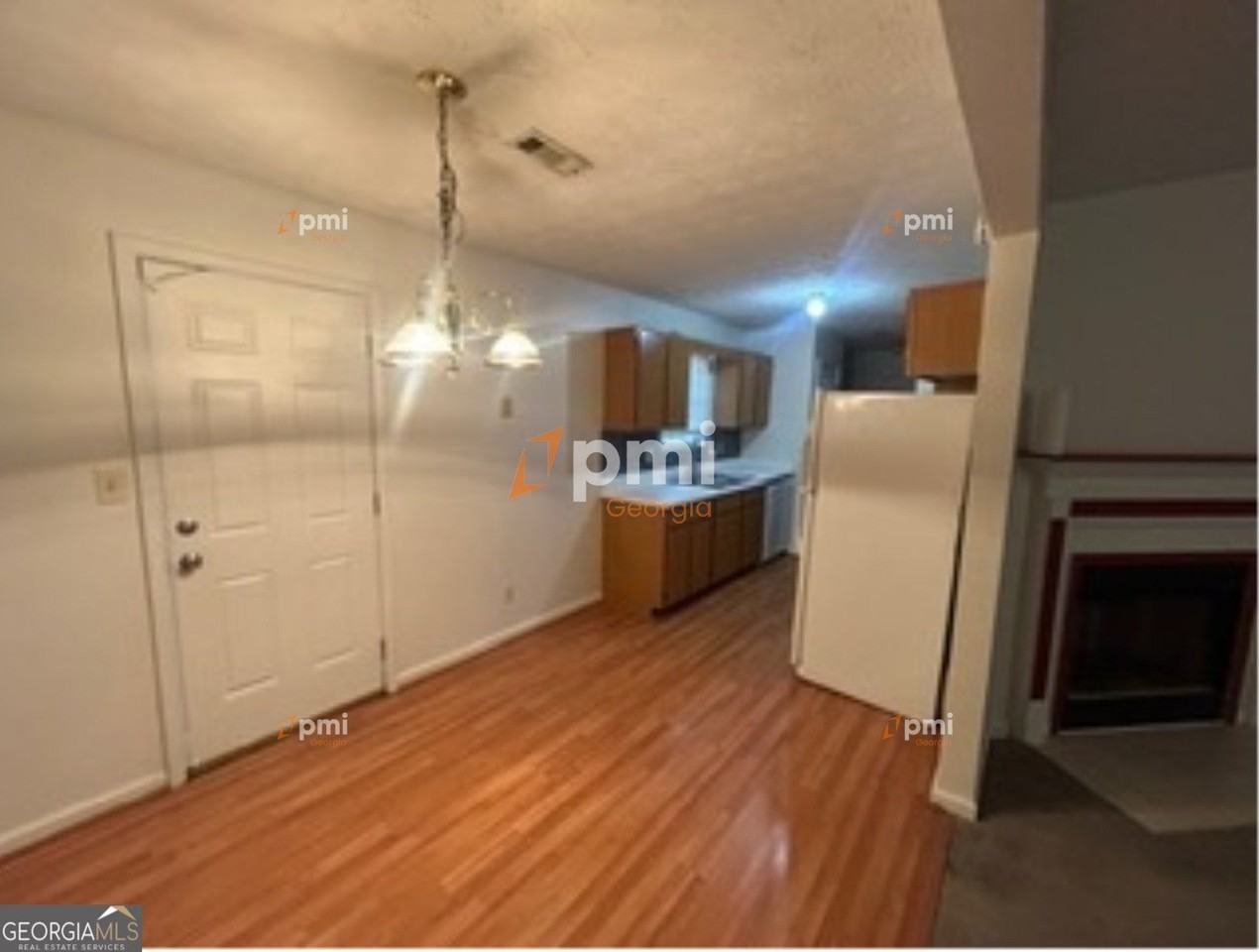 2720 Sapphire St - Photo 3 of 17