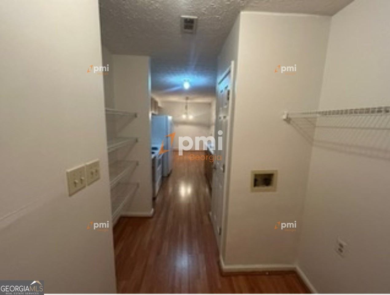 2720 Sapphire St - Photo 6 of 17