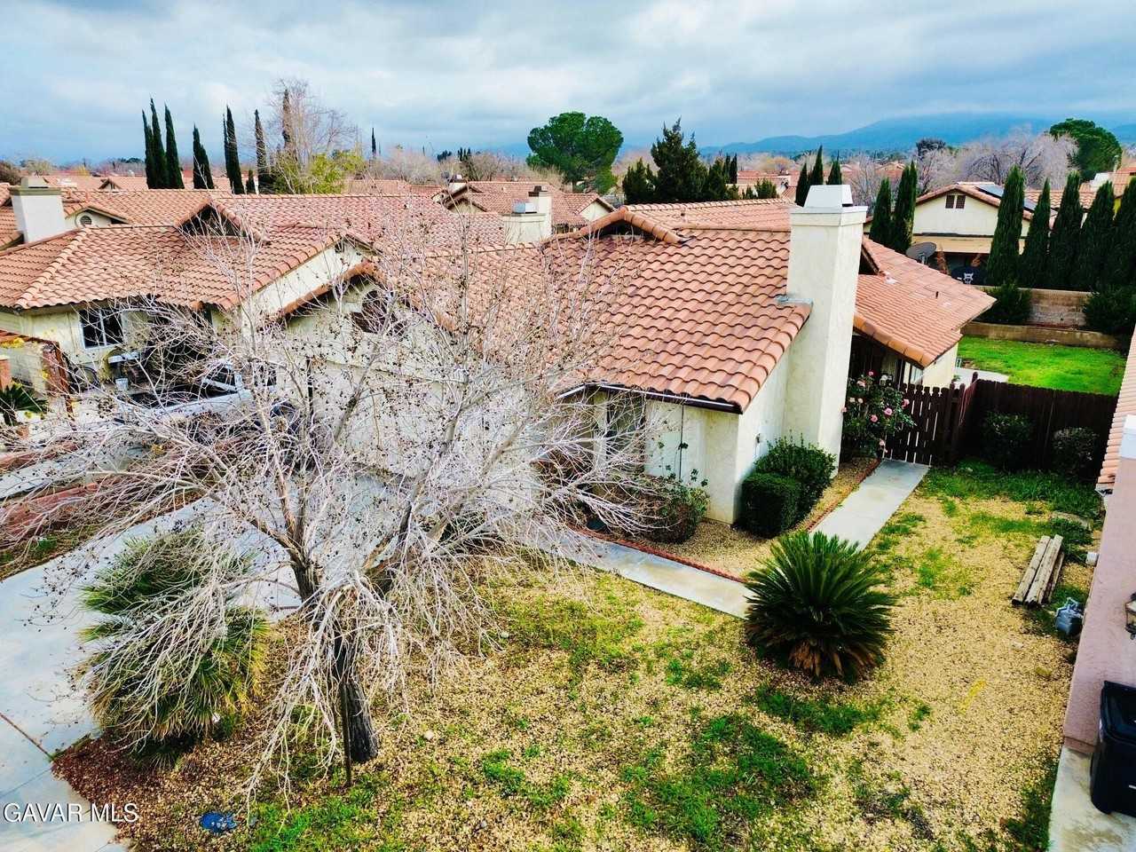 3220 E Avenue S2 - Photo 2 of 18