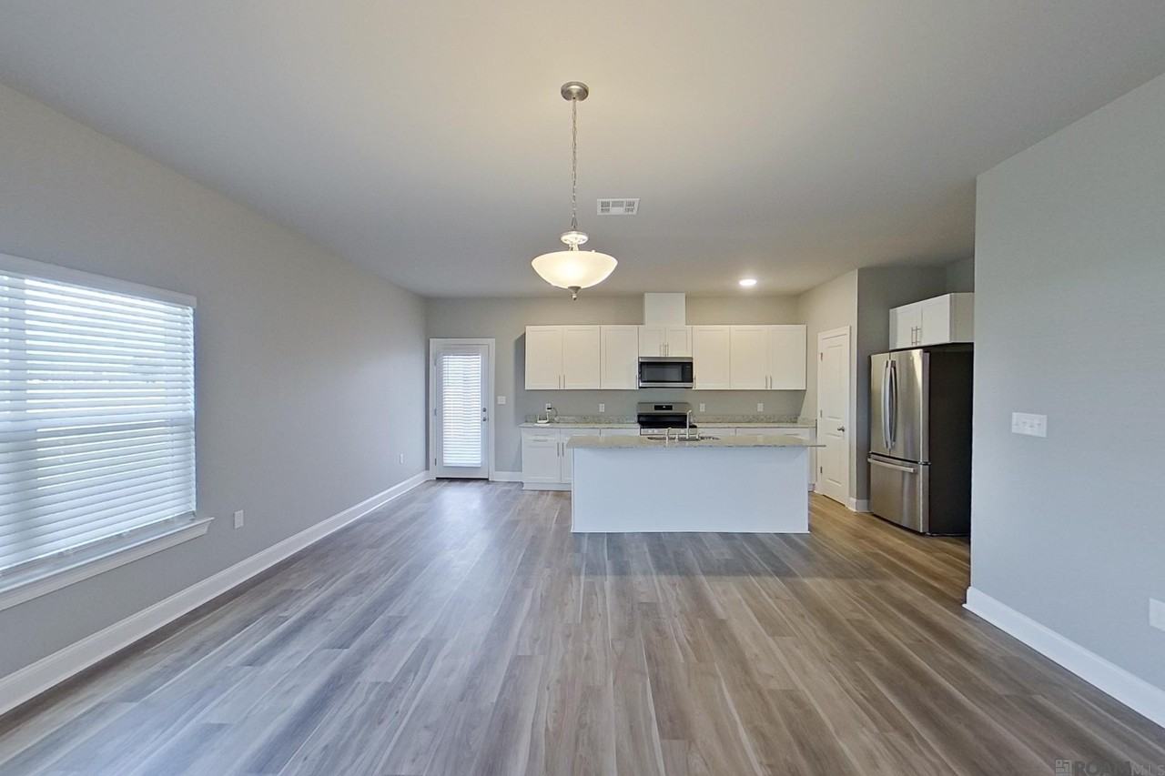 18722 Citation Way - Photo 3 of 20