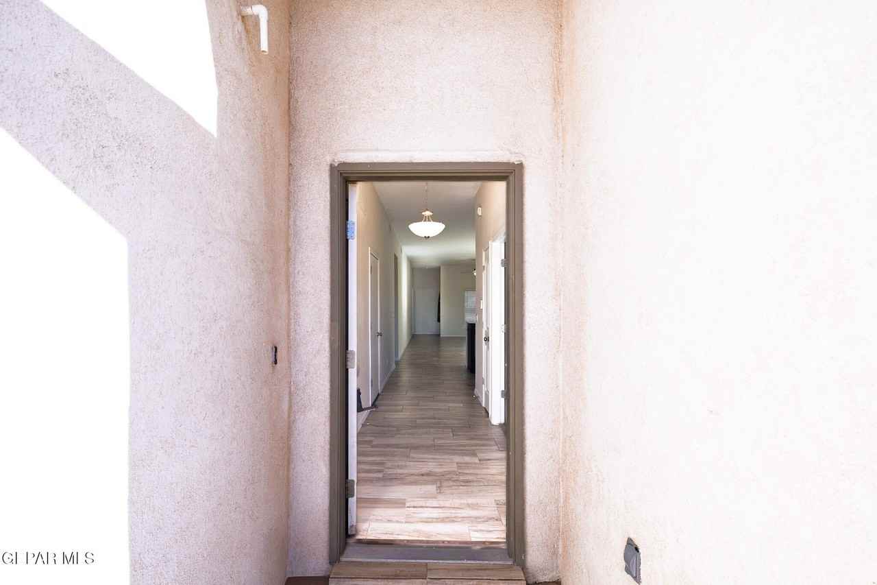 1040 Indigo Sky St - Photo 4 of 48