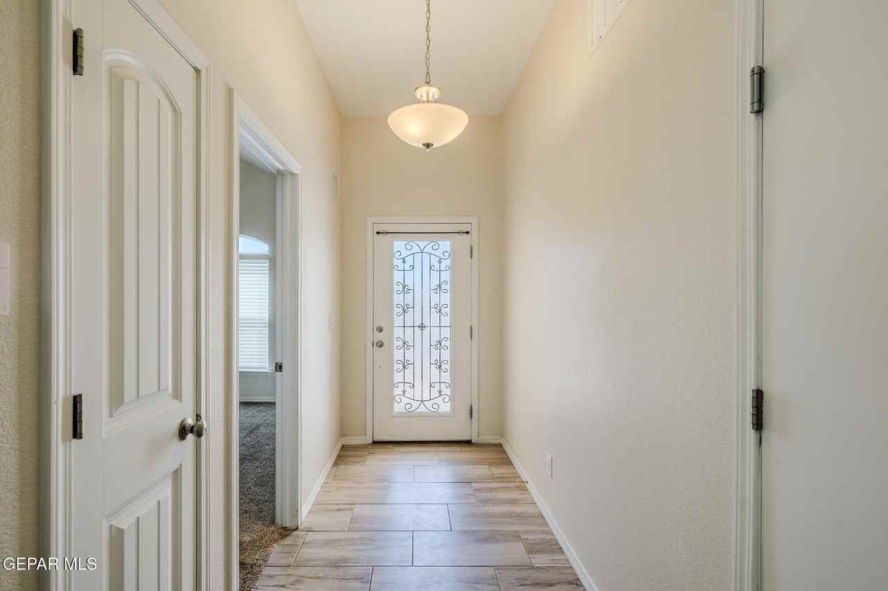 1040 Indigo Sky St - Photo 5 of 48