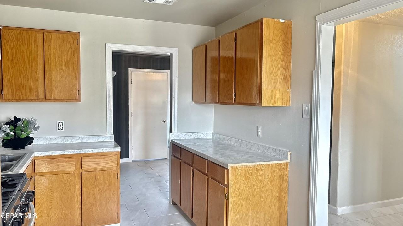 5133 Pikes Peak Dr - Photo 4 of 25