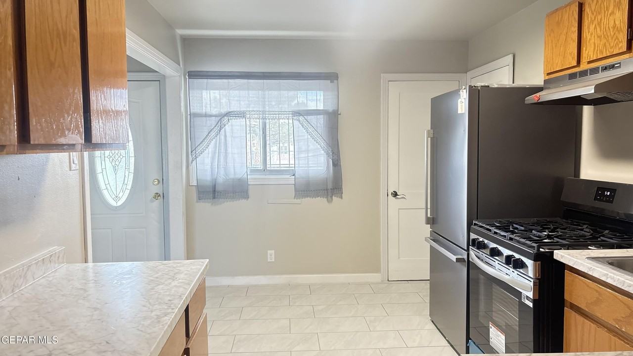 5133 Pikes Peak Dr - Photo 5 of 25