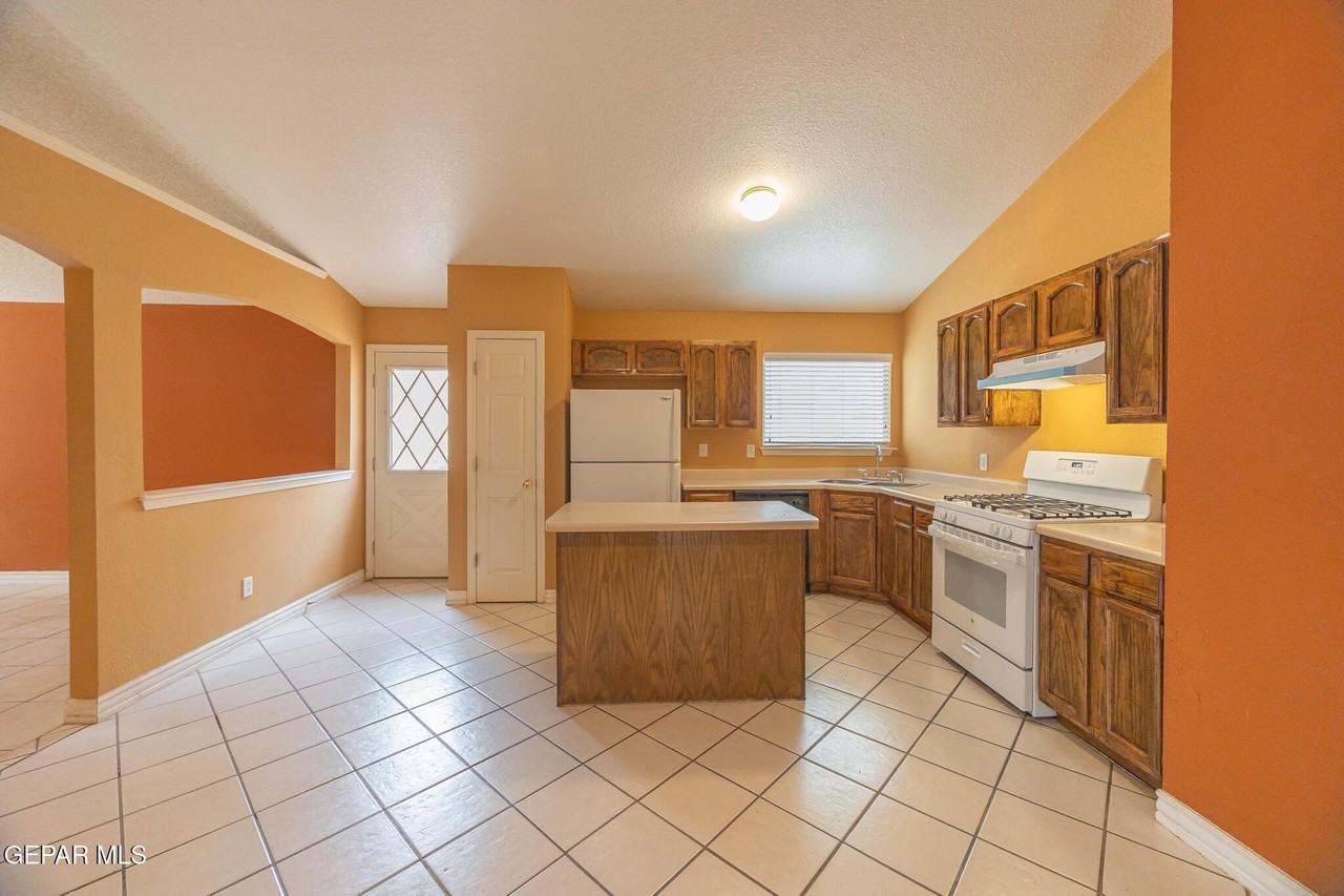 13771 Paseo Central Ave - Photo 3 of 19