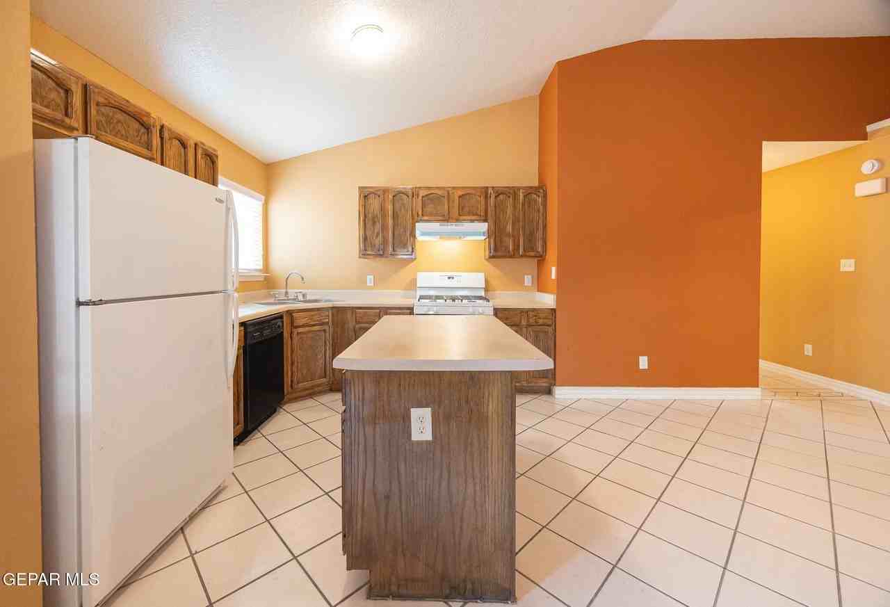 13771 Paseo Central Ave - Photo 4 of 19