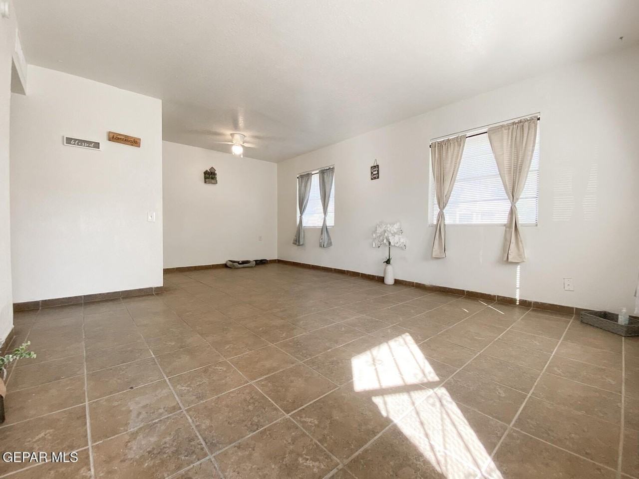 4700 Maxwell Ave Apt 6 #6 - Photo 4 of 11