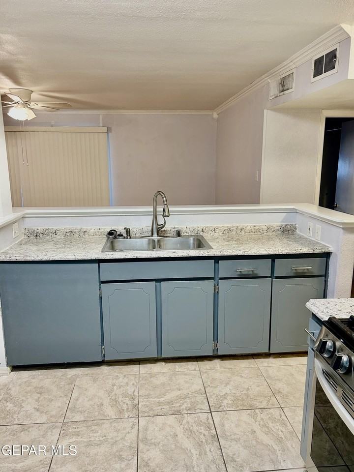 11117 Shiner Ave - Photo 3 of 12