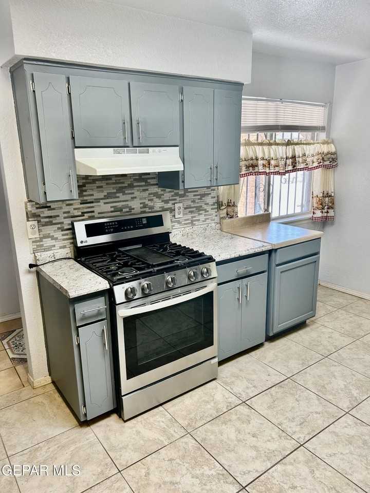 11117 Shiner Ave - Photo 5 of 12