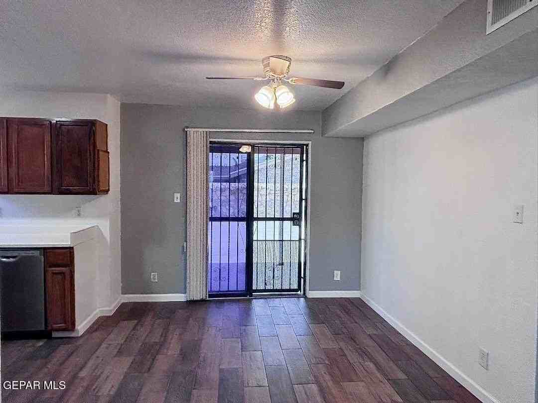 10968 Whitey Ford St - Photo 5 of 20