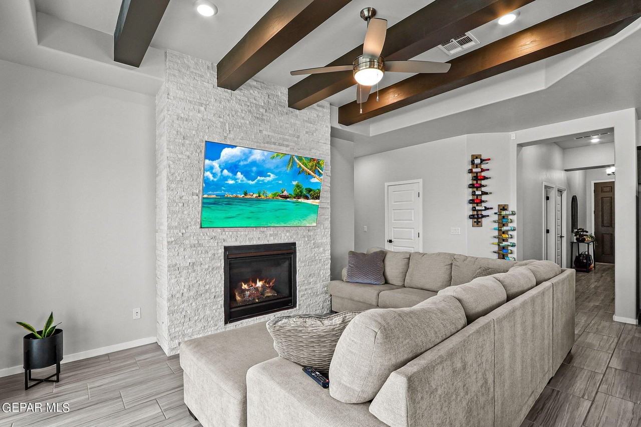 840 Via Glorieta - Photo 3 of 32