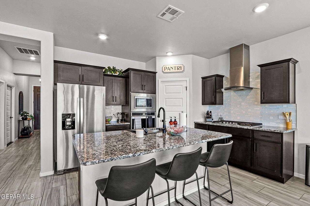 840 Via Glorieta - Photo 7 of 32