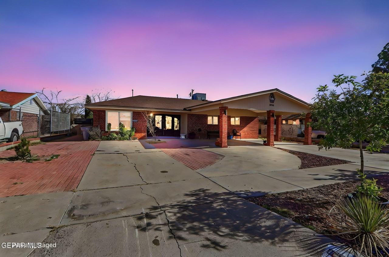 2708 Prestwick Rd - Photo 4 of 29