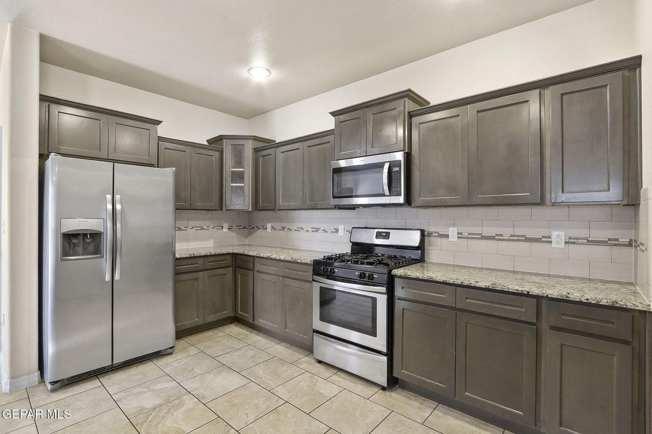 14832 Bert Cameron Ave - Photo 7 of 31