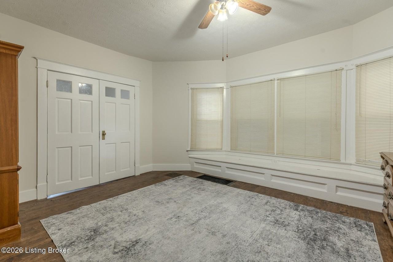 2905 S 4th St - Photo 2 of 22