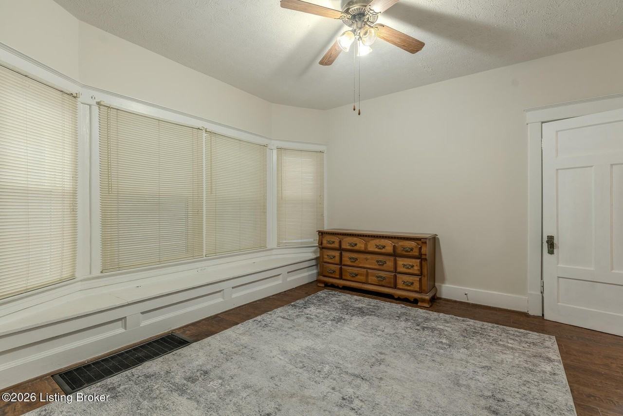 2905 S 4th St - Photo 3 of 22