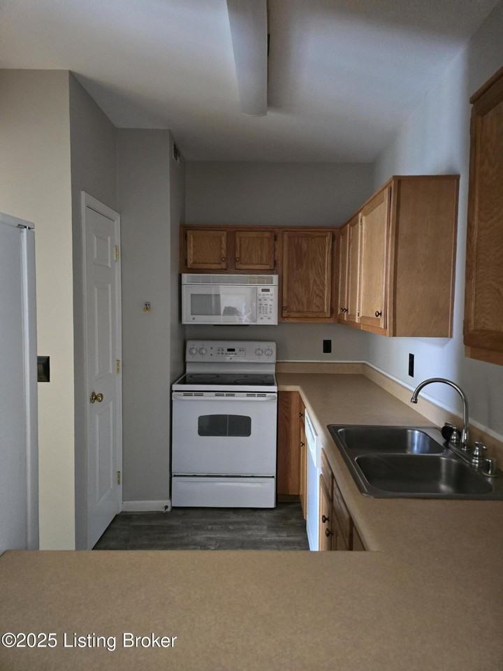 1110 Westlynne Pl Unit 5 #5 - Photo 2 of 5