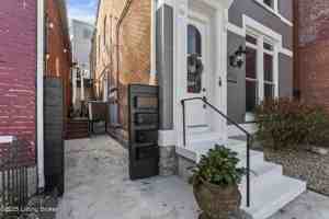 featured image of 902 E Jefferson St Unit C #C