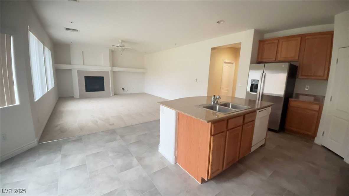 1004 Tropic Wind Ave - Photo 7 of 30